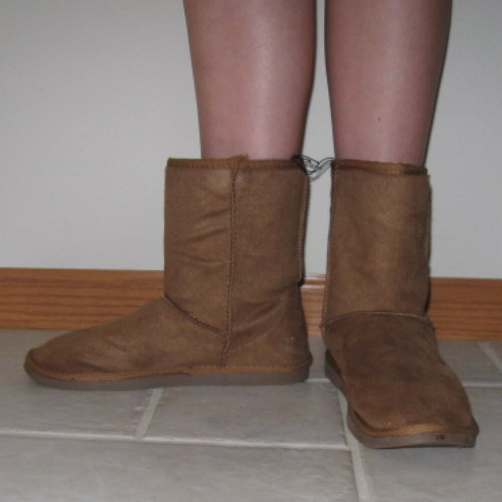 FADED GLORY WOMENS SZ 7 / 8 CHESTNUT (TAN) FAUX SUEDE BOOTS SLIPPERS VANESSA NWT